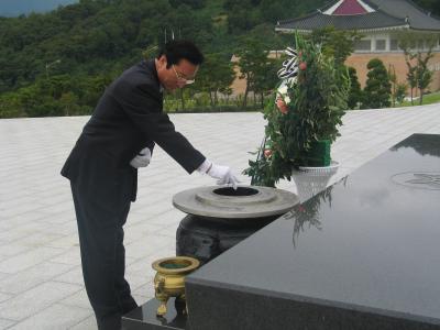 류종열, 진주보훈지청장 국립3ㆍ15묘지 참배 이미지